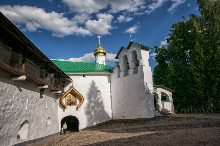Никольская церковь Псково-Печерского монастыря